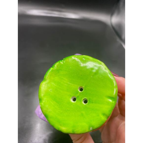 Vintage Bunny Rabbit Hare & Carrot Salt and Pepper Shakers - Picture 5 of 7